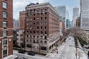 The Churchill in Chicago, IL - Building Photo