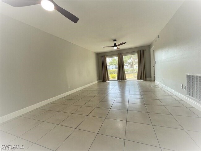 1302 Derbyshire Ct in Naples, FL - Building Photo - Building Photo