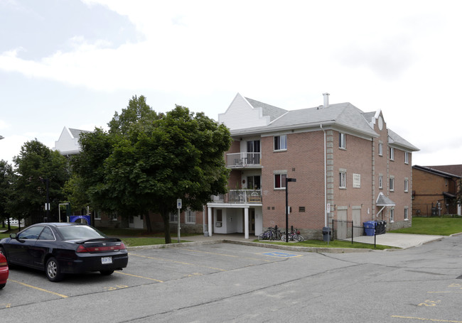 Cundles Terrace in Barrie, ON - Building Photo - Building Photo