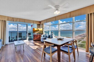 2504 N Kings Hwy in Myrtle Beach, SC - Building Photo