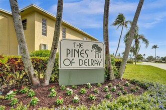 2381 Papaya Dr in Delray Beach, FL - Foto de edificio - Building Photo