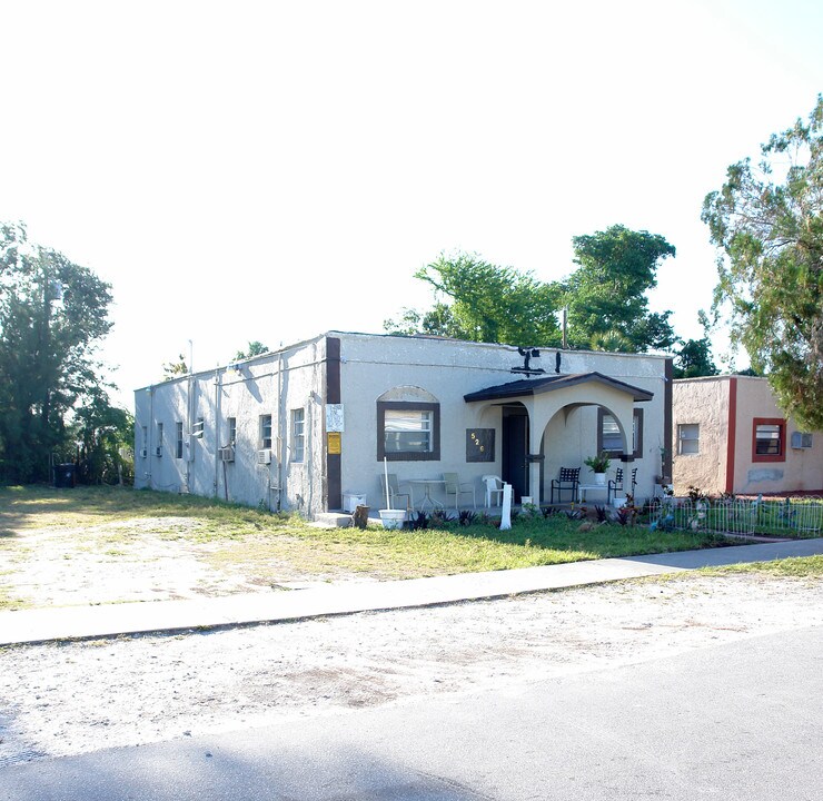 526 NW 15th Way in Fort Lauderdale, FL - Building Photo