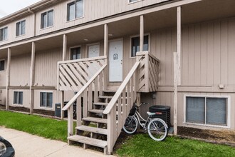 814 W Hillcrest Dr-Unit -E in Dekalb, IL - Foto de edificio - Building Photo