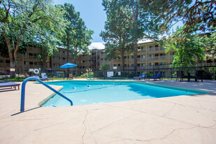 Sunset Pointe Apartments