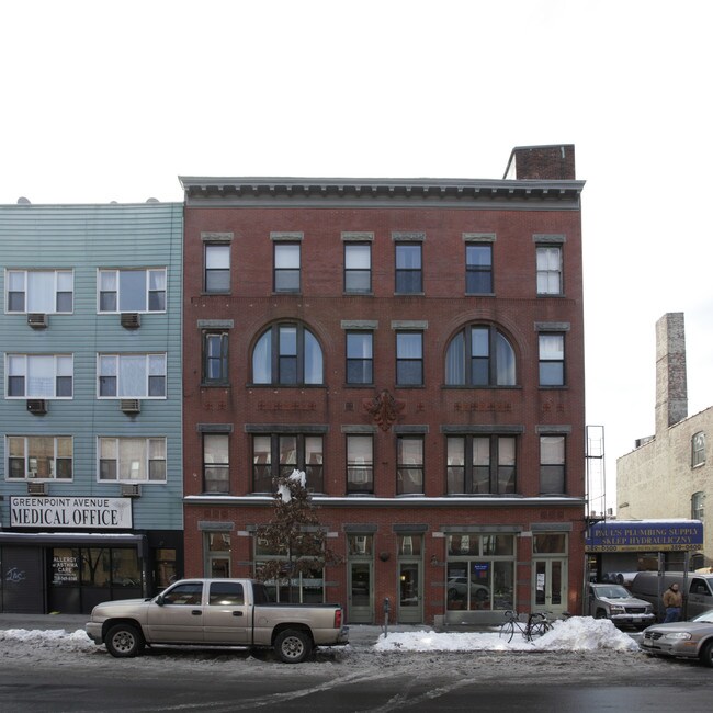132 Greenpoint Ave in Brooklyn, NY - Building Photo - Building Photo