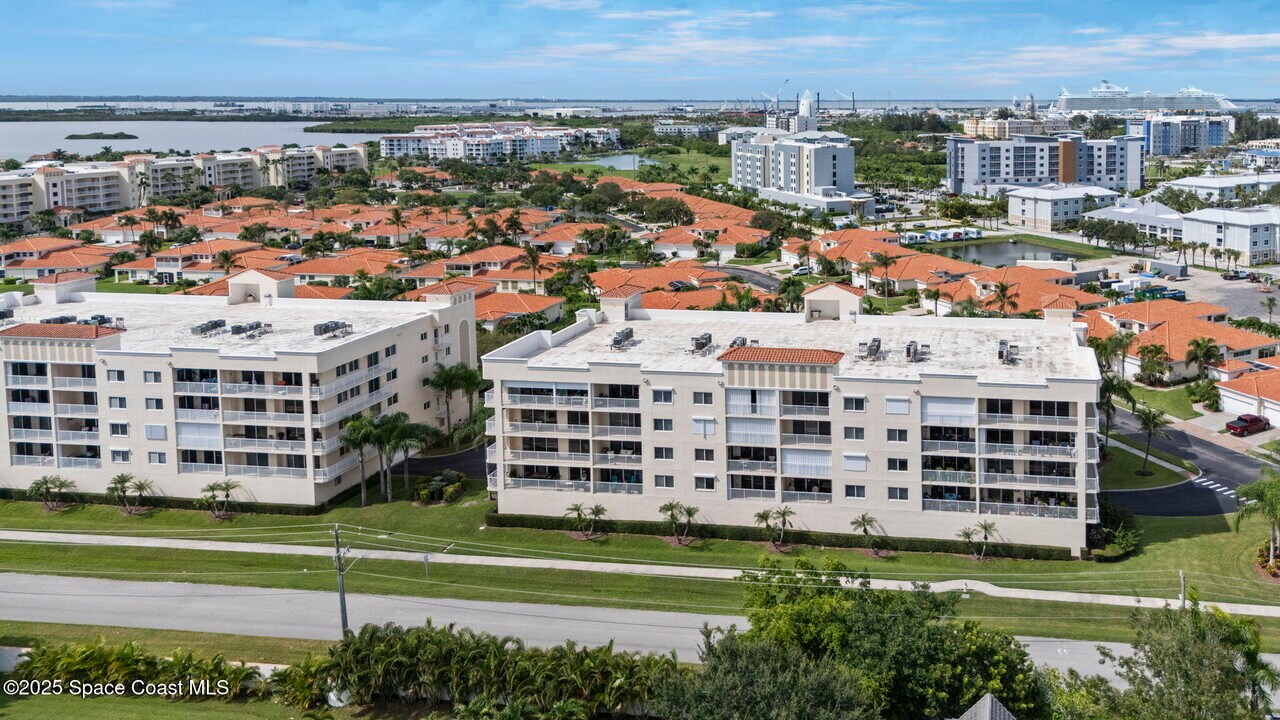 551 Casa Bella Dr in Cape Canaveral, FL - Building Photo