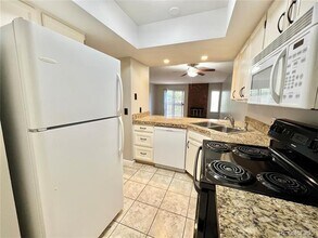 1470 S Quebec Way in Denver, CO - Building Photo - Building Photo