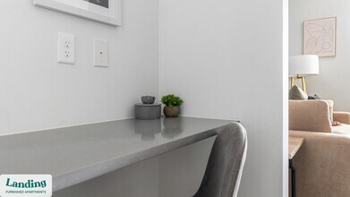 1148 N Main St, Unit 129 in Jacksonville, FL - Foto de edificio - Building Photo