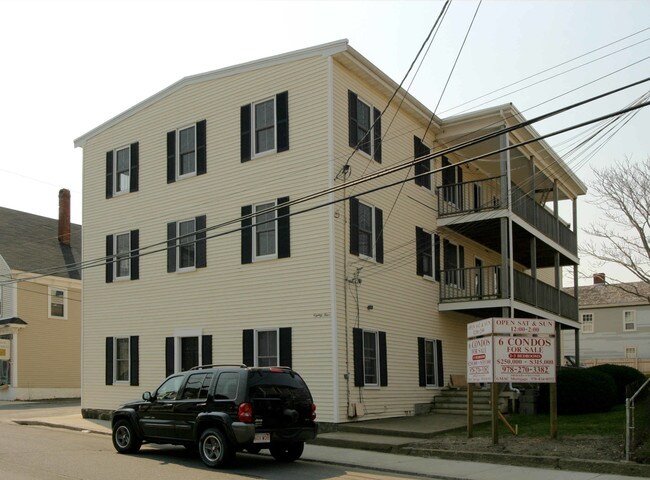 84 Water St in Newburyport, MA - Building Photo - Building Photo