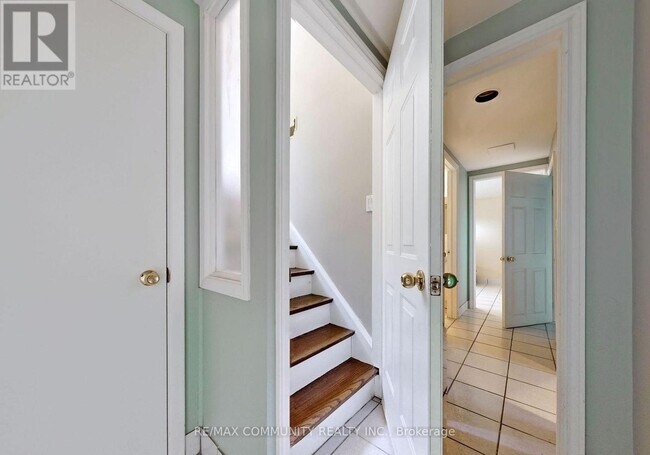 1 Applefield Dr in Toronto, ON - Building Photo - Building Photo