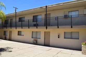 Cedar Palms Apartments in Fresno, CA - Building Photo - Building Photo