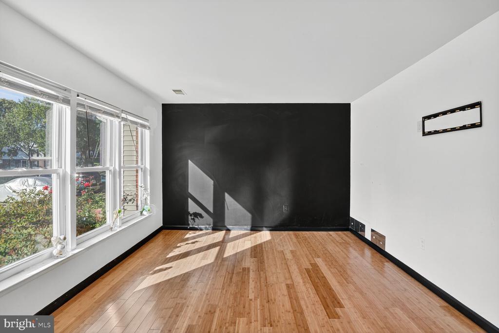7706 Swan Terrace in Summerfield, MD - Building Photo