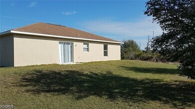 932 Dobbins St E in Lehigh Acres, FL - Building Photo - Building Photo