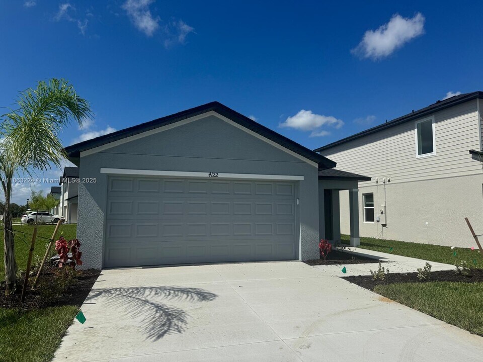 4122 Lattuca Ln in North Fort Myers, FL - Building Photo