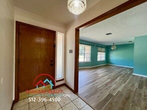 107 Oak Ridge Dr in San Marcos, TX - Building Photo - Building Photo
