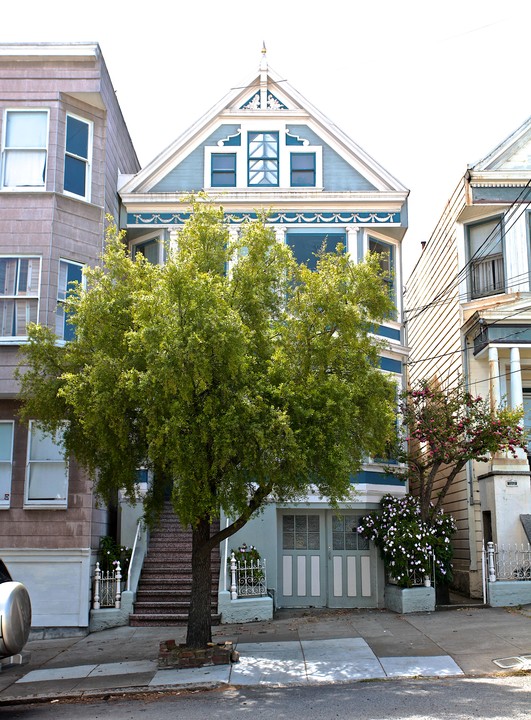 1054 Noe St in San Francisco, CA - Building Photo