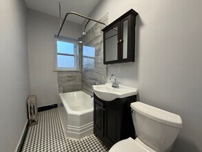 6950 N Ashland Blvd, Unit 301 in Chicago, IL - Building Photo - Building Photo