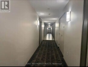 215 Queen St E in Brampton, ON - Building Photo - Building Photo