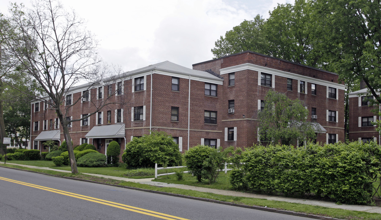 194 Union Ave Apartments in Rutherford, NJ - Building Photo