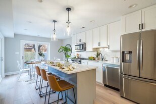 916 15th St SE in Washington, DC - Building Photo