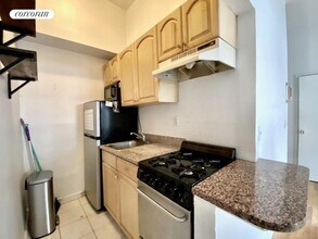 13 W 100th St in New York, NY - Building Photo - Building Photo