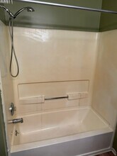 1016 Wheelock Rd in Cleveland, OH - Foto de edificio - Building Photo