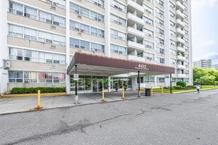 4415 Bathurst Street in Toronto, ON - Building Photo