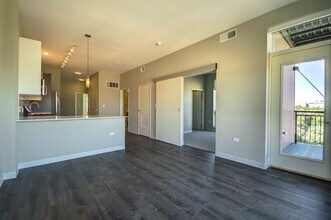 851 W Grand Ave in Chicago, IL - Building Photo - Building Photo