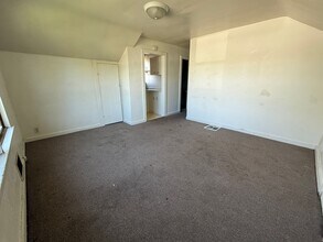 182 3rd St NE-Unit -182 1/2 in Watertown, SD - Building Photo - Building Photo