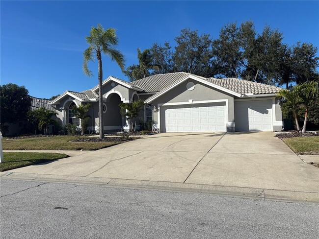 3921 Talah Dr in Palm Harbor, FL - Foto de edificio - Building Photo