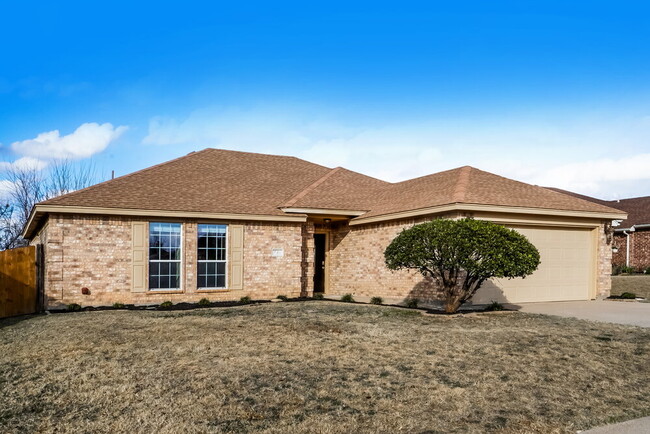 721 Mesa Vista Dr in Crowley, TX - Building Photo - Building Photo