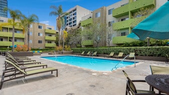 Hampshire Place in Los Angeles, CA - Building Photo