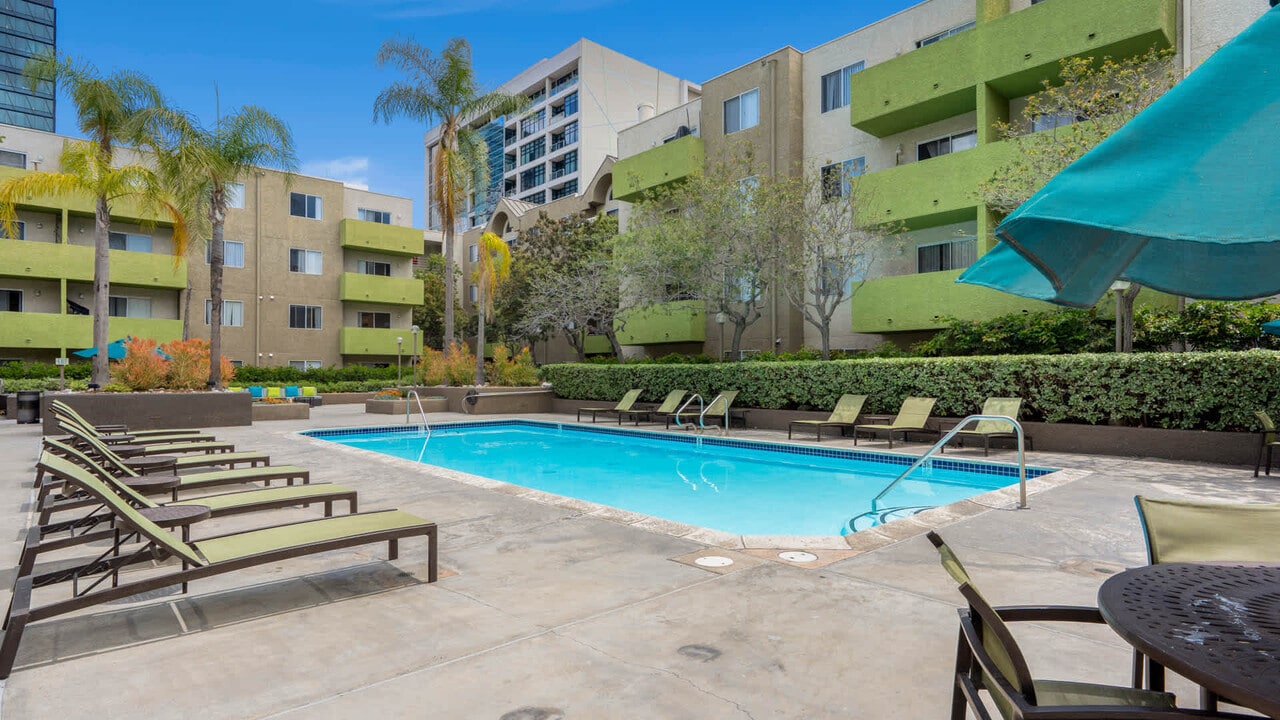 Hampshire Place in Los Angeles, CA - Foto de edificio