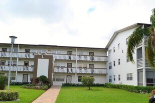 467 Mansfield L in Boca Raton, FL - Building Photo