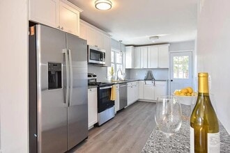 291 Crompton Rd in East Greenwich, RI - Building Photo - Building Photo