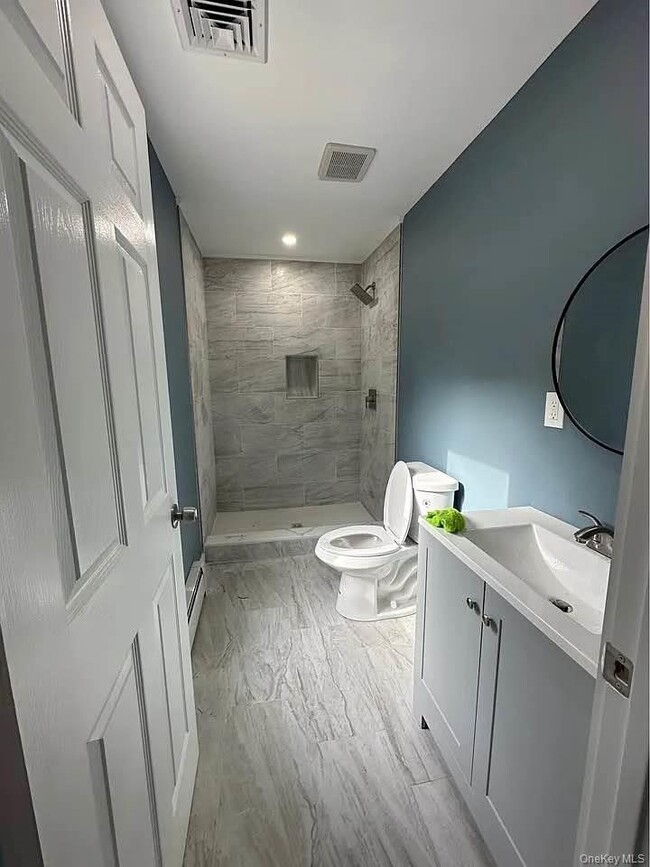 253 Woodbury Rd in Woodbury, NY - Building Photo - Building Photo