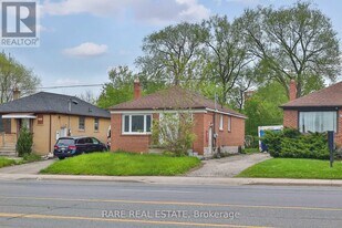 627 Sheppard Ave W in Toronto, ON - Building Photo