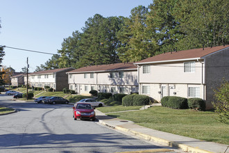 Fairburn Townhouses in Atlanta, GA - Building Photo - Building Photo