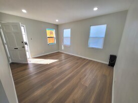 6120 S Wilton Pl, Unit #1 in Los Angeles, CA - Building Photo