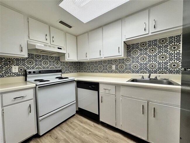 551 Flemming Way in Maitland, FL - Building Photo - Building Photo