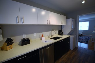 Furnished 2BR/1BA Apts. (NTLY/WKLY/MTHLY) in Atlanta, GA - Foto de edificio - Building Photo