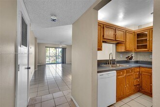 1100 NW 87th Ave in Coral Springs, FL - Building Photo - Building Photo