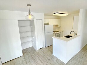 480 Kenolio Rd in Kihei, HI - Building Photo - Building Photo