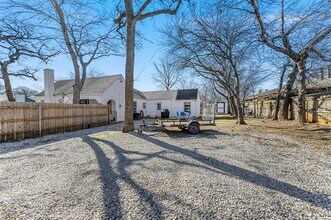5720 W Arkansas Ln in Arlington, TX - Building Photo - Building Photo