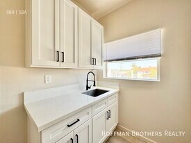 1318 S Pacific Ave in Los Angeles, CA - Building Photo