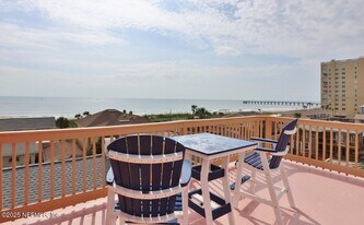 1111 First St in Jacksonville Beach, FL - Building Photo