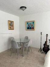 2930 Point E Dr in Aventura, FL - Foto de edificio - Building Photo