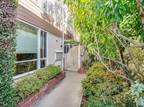 12026 Goshen Ave in Los Angeles, CA - Building Photo - Building Photo