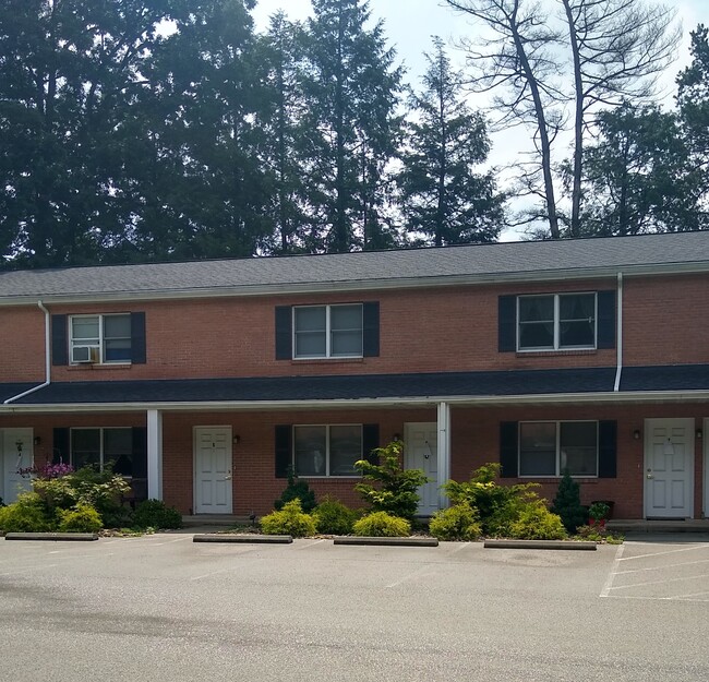 Tanglewood Apartments in Indiana, PA - Building Photo - Building Photo