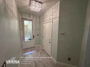 302 City Center Dr in Rohnert Park, CA - Building Photo - Building Photo